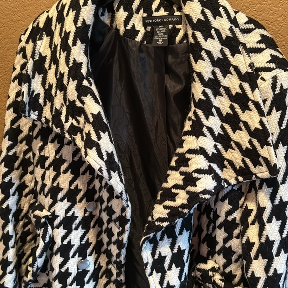 Black & White Coat - Picture 3 of 8